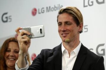 Fernando Torres presenta el nuevo smartphone de LG