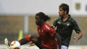 <b>GESTO. </b>Real Unión, Betis y Osasuna disputaron ayer un triangular por Haití en el Stadium Gal.