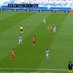 Vallejo, con la confianza a tope, te aporta esto: su pase en el 0-2 de central de 50 'kilos'