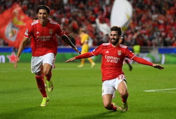 2-0. Rafa Silva celebra el segundo gol.