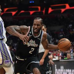 What is Kawhi Leonard’s scoring record in the NBA and what is his balance with the Clippers?