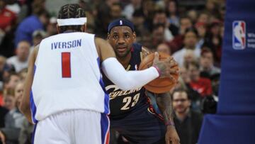 LeBron James defiende a Allen Iverson en una imagen de archivo.