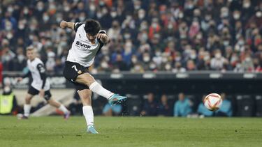 Copa del Rey: Guedes rocket fires Valencia into the final