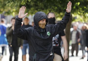 Enfrentamiento entre los ultras rusos e ingleses y galeses en Lille.