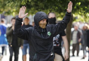 Enfrentamiento entre los ultras rusos e ingleses y galeses en Lille. 