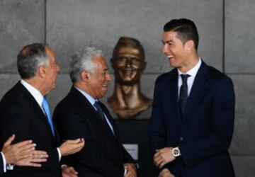 Cristiano, muy feliz en el aeropuerto de Madeira