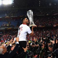 Gestos como éste convierten a Reyes en eterno para el Sevilla