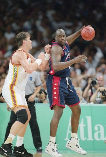 El célebre jugador de baloncesto, nacido en Nueva Jersey en 1972, fue una personalidad extravagante en su deporte, capaz de alternar la elite del baloncesto en la NBA como una carrera paralela en la música y el cine. O’Neal, que ganó cuatro anillos de la NBA en Los Ángeles Lakers y Miami Heat, también fue oro olímpico en Atlanta 96.
Durante sus últimos de baloncesto y después, en concreto de 1993 a 2018, participó en hasta 18 películas o series, entre ellas ‘Scary Movie 4’.