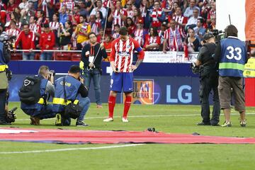 Torres emocionado antes de hablar a la afición. 