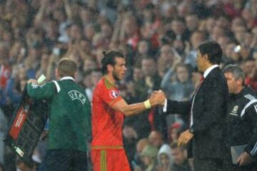 Gareth Bale y Chris Coleman, técnico de Gales.