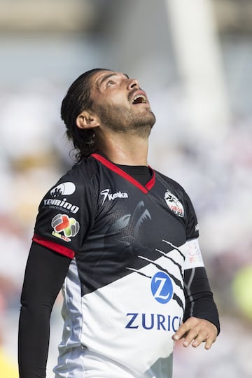 Tristemente el duelo de la jornada 17 podría ser el adiós de un jugador emblemático del Fútbol Mexicanos en los recientes años. Por su edad luce difícil mantenerse activo por más tiempo, aunque Monarcas, el equipo de sus amores, podría recuperarlo para darle la despedida que merece.