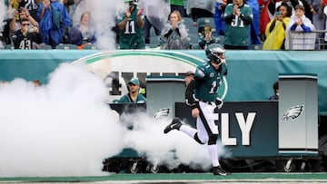 PHILADELPHIA, PA - OCTOBER 29: Carson Wentz #11 of the Philadelphia Eagles takes the field prior to taking on the San Francisco 49ers during their game at Lincoln Financial Field on October 29, 2017 in Philadelphia, Pennsylvania.   Abbie Parr/Getty Images/AFP
 == FOR NEWSPAPERS, INTERNET, TELCOS &amp; TELEVISION USE ONLY ==