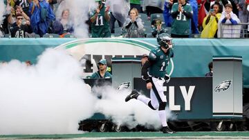 PHILADELPHIA, PA - OCTOBER 29: Carson Wentz #11 of the Philadelphia Eagles takes the field prior to taking on the San Francisco 49ers during their game at Lincoln Financial Field on October 29, 2017 in Philadelphia, Pennsylvania. Abbie Parr/Getty Images/AFP
== FOR NEWSPAPERS, INTERNET, TELCOS & TELEVISION USE ONLY ==
