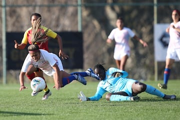 Las 15 fotos que grafican la contundente goleada de Chile