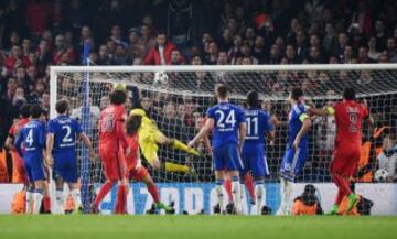 2-2. Thiago Silva marcó el gol del empate.