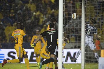 Un partido muy disputado fue el que se vivió en el Estadio Universitario. Te presentamos las majores imágenes que dejó el primer capítulo de la final.