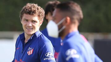 Trippier carga contra el Tottenham por pasar un inferno en el Atleti