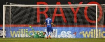 1-0. Manucho marcó el primer tanto.