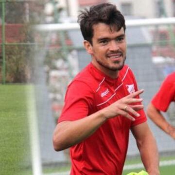 El talentoso volante jugó en Mundial Sub-17 con la Selección. Pasó por Millonarios, Cali, Once Caldas y Táchira, en Venezuela. Jugó una temporada en Bulgaria y ahora juega en la segunda división turca.