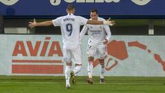 Benzema y Lucas V&aacute;zquez, durante el Eibar-Real Madrid. 