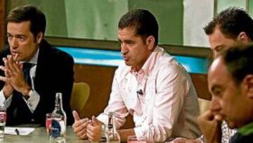 <b>EN CANAL BIZKAIA. </b>García Macua, en los instantes previos a la entrevista de ayer noche.