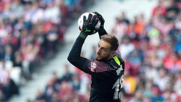 GRAF878. MADRID, 13/04/2019.- El portero esloveno del Atl&eacute;tico de Madrid Jan Oblak para el bal&oacute;n durante el partido de la trig&eacute;simo segunda jornada de Liga en Primera Divisi&oacute;n que Atl&eacute;tico de Madrid y Celta de Vigo juega