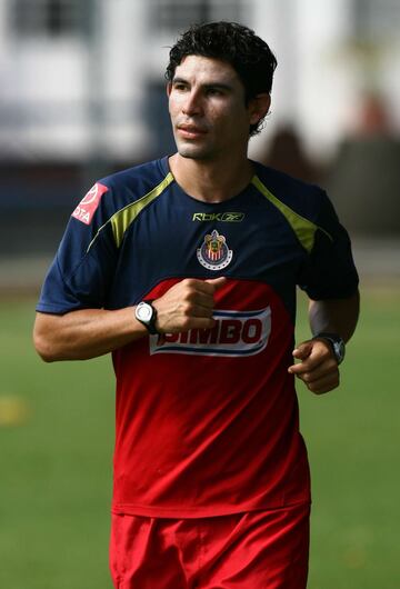 La defensa de Chivas durante muchos años fue protegida por este jugador jalisciense, mismo que se convirtió en un símbolo para el equipo de Vergara