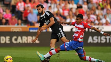 Finalmente Granada lo recibe en primera división tras su buena temporada en Las Palmas. Con el equipo estuvo en dos campañas (2013-2014 y 2014-2015), jugó 53 partidos y marcó un gol.