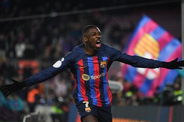 1-0. Ousmane Dembélé celebra el primer gol que anota en el minuto 51.