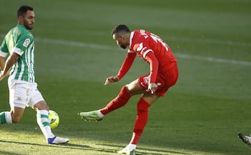 Pase de En-Nesyri a Suso