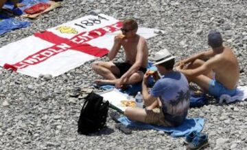 Los hooligans se divierten en Niza antes del Inglaterra-Islandia