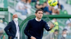 Marcelino Garc&iacute;a Toral ante el Elche.