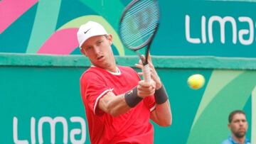 El chileno no jugó bien, pero igual ganó en su estreno ante el peruano Nicolás Álvarez. Ahora se medirá a un experimentado colombiano en octavos de final.