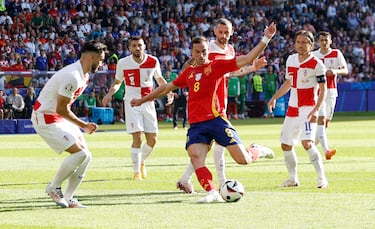 Jugó Pedri con Fabián, que rompió a Modric primero con un amago, para después hacer lo mismo con Brozovic, finalizando con un preciso disparo cruzado para superar la estirada de Livakovic.