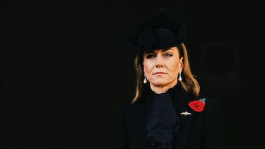 Catalina, princesa de Gales, observa desde un balcón durante la ceremonia anual del Domingo del Recuerdo en el Cenotafio de Whitehall, en Londres.