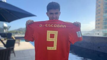 Jordi Escobar, delantero del Valencia, posó ayer para AS en el hotel de concentración de España.