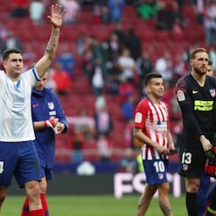 Vuelta al campo de los jugadores tras el partido