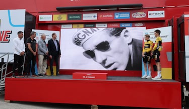 Homenaje a Bahamontes en la ceremonia de entrega de maillots.