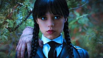miercoles t2 netflix segunda temporada miercoles la familia addams series de terror mejores series de netflix cosa mano Catherine Zeta-Jones morticia series de terror cine trailer miercoles temporada 2