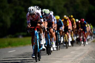 El pelotón durante la etapa 14 de la vuelta ciclista a España La Vuelta 2023, entre Sauveterre-de-Bearn y la estación de esquí Larra-Belagua