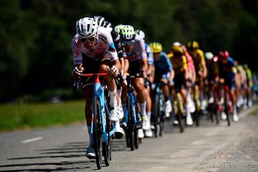 El pelotón durante la etapa 14 de la vuelta ciclista a España La Vuelta 2023, entre Sauveterre-de-Bearn y la estación de esquí Larra-Belagua