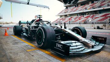 Hamilton con el W11 durante los test de pretemporada en Montmeló.