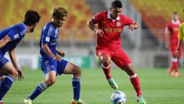 Bakkali, durante un encuentro con el PSV.