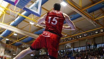 Chema Gonz¨¢lez vuelve al Fuenla para cerrar el juego interior