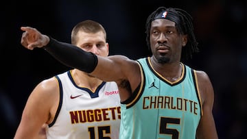 Mark Williams, en un partido contra los Nuggets, una de sus últimas apariciones con los Hornets.