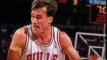 <b>ÉL TAMBIÉS ES LEYENDA</b>. En el 93, consiguió un triple que valió un anillo de la NBA.