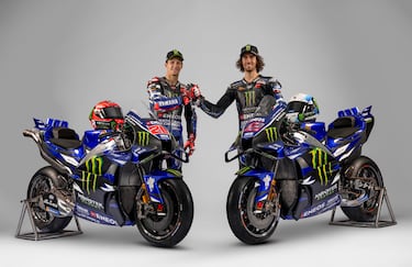 El negro y el azul, esta vez en mate, siguen siendo los protagonistas de la nueva moto de Yamaha, la YZR‑M1. Por primera vez en su historia, sera V4. Fabio Quartararo y Álex Rins.