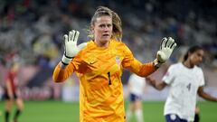 SAN DIEGO, CALIFORNIA - MARCH 06: Alyssa Naeher #1 of the United States reacts in the second half against Canada during the 2024 Concacaf W Gold Cup semifinals at Snapdragon Stadium on March 06, 2024 in San Diego, California.   Sean M. Haffey/Getty Images/AFP (Photo by Sean M. Haffey / GETTY IMAGES NORTH AMERICA / Getty Images via AFP)