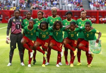 De esta forma tan curiosa posó la selección femenino de Camerún durante el Mundial de Canadá en 2015 antes del encuentro contra Japón.