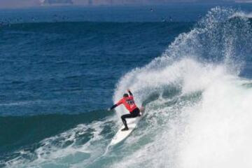 El Mundial de Surf Maui and Sons Arica Pro Tour 2015 , organizado por la Federación internacional de Surf, reune a 60 de los mejores raiders de todo el mundo. Ellos esperan domar la peligrosa ola “El Gringo” que rompe sobre las rocas, lo que la convierte en la competencia mas peligrosa en el circuito mundial.